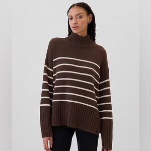 Gap Oversized 24/7 Split-Hem Mockneck Sweater